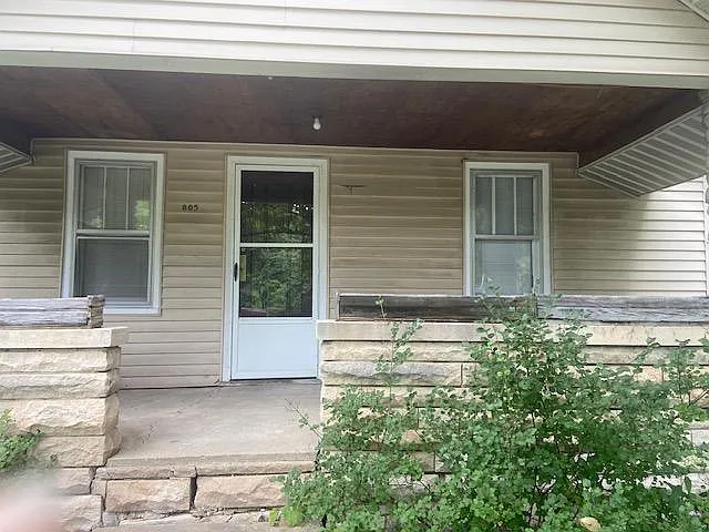 805 E Grimes Ln photo 1
