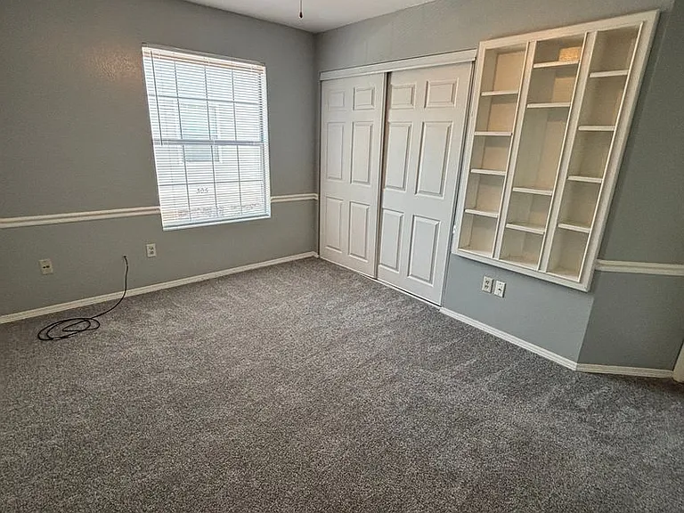 301 Settlers Park Dr — Photo 4