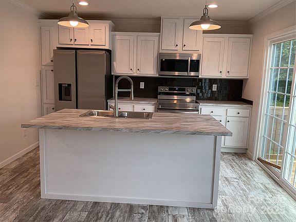 3rd image of 126 Zircon Dr