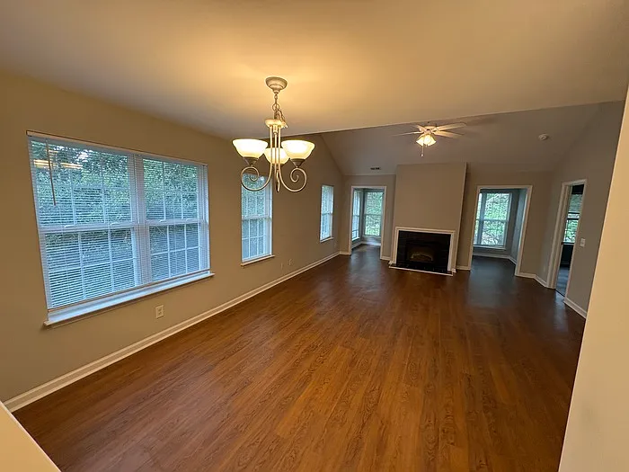 3 bed, 2.0 bath, 1548 sqft, $1,475 — Photo 2
