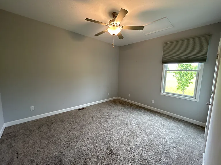 866 SE Santee Dr — Photo 32