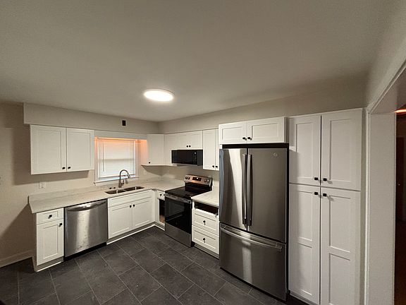 2nd image of 3303 Heather Ln