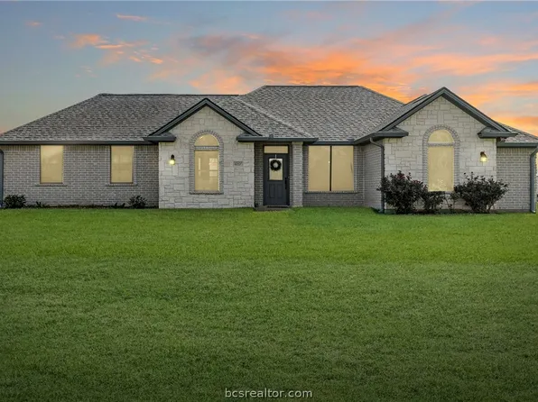 4267 Golden Eagle Dr, Bryan, TX 77808