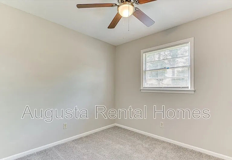 329 E View Dr — Photo 26