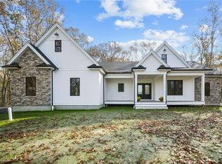 6 Carnation St, Cumberland, RI 02864