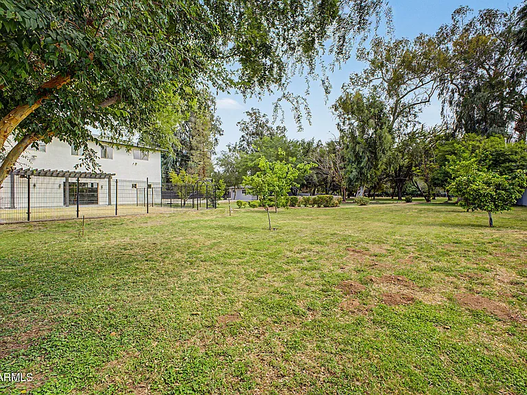 2311 E Colter St — Photo 73