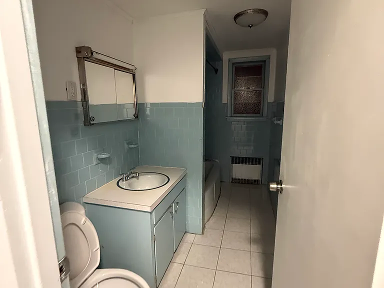 562 Main St #2 — Photo 3