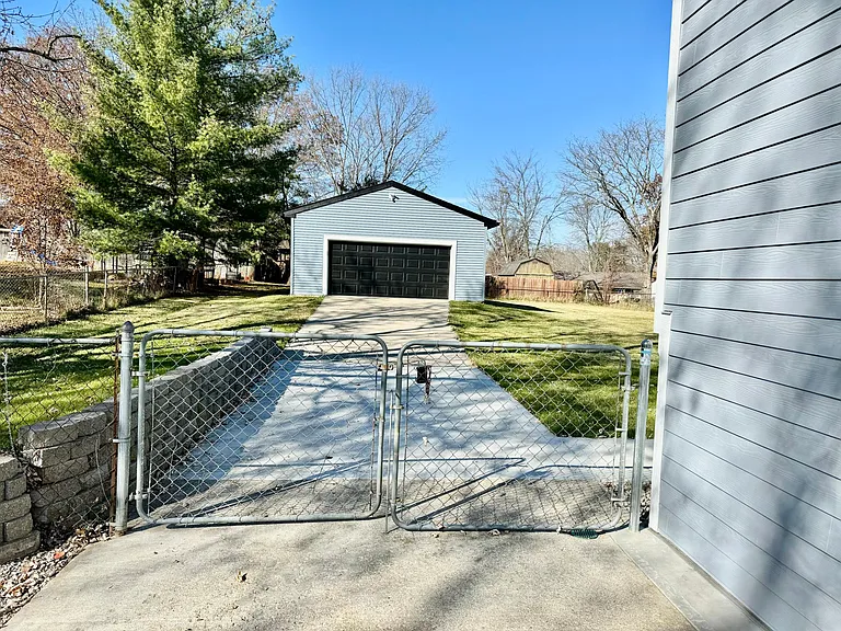 1542 E Meadowbrook Dr — Photo 48