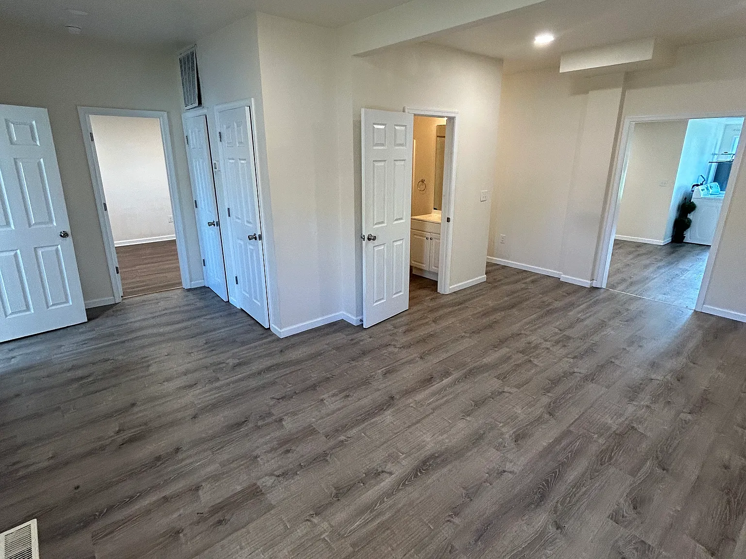 3 bed, 1179 sqft, $1,900 — Photo 3