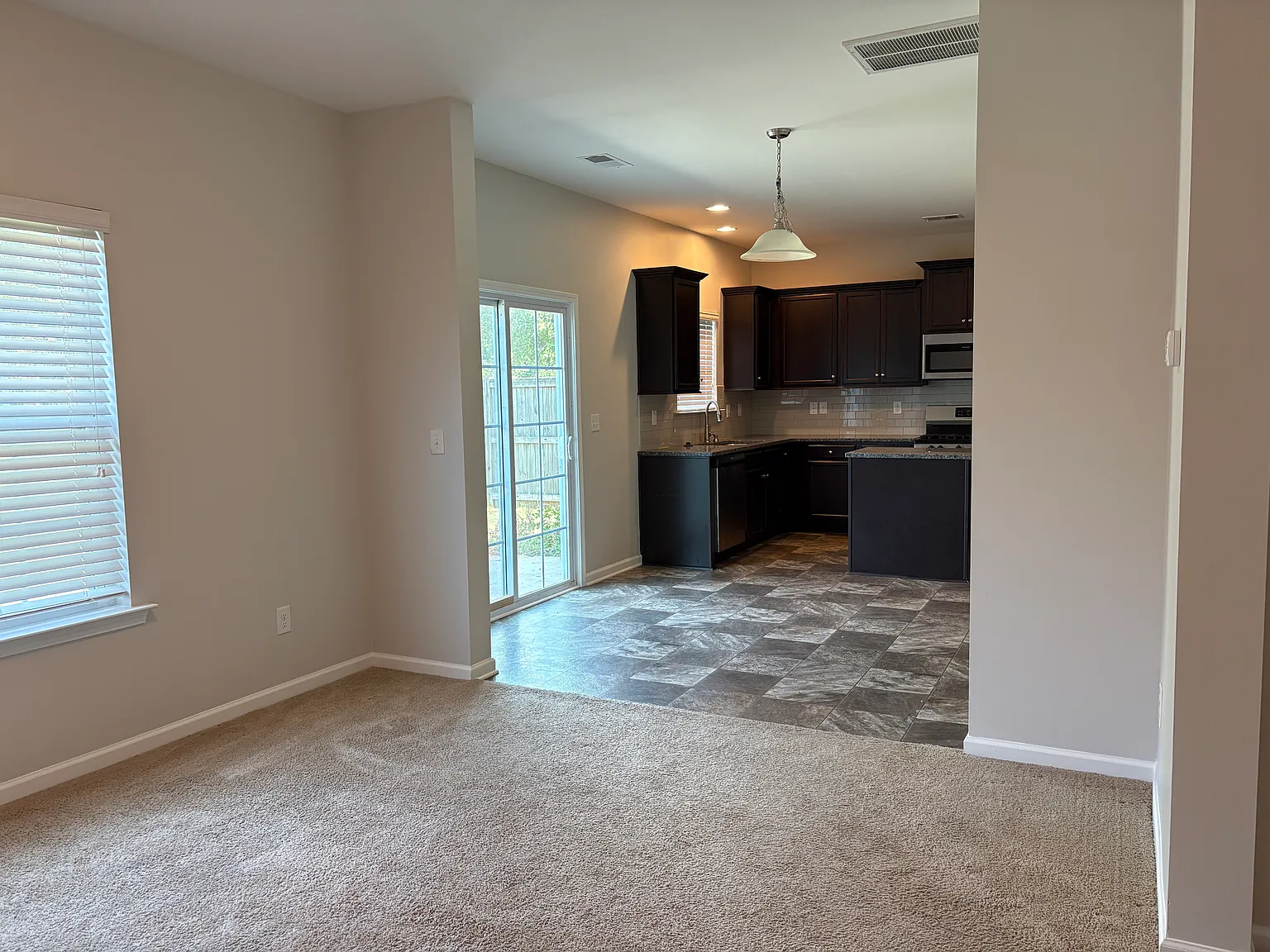 3 bed, 2.5 bath, 1890 sqft, $1,875 — Photo 3