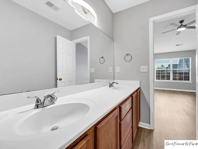 94 Currant Ln — Photo 17