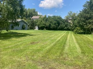 610 E Kenz Ct, Lake Villa, IL
