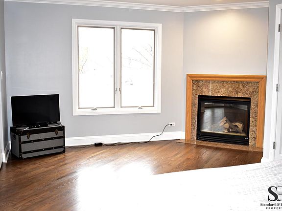 4th image of 2500 N Greenview Ave #2