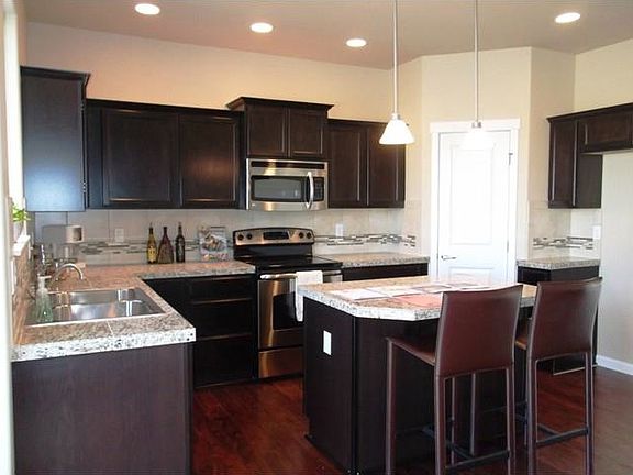 4th image of 2541 165th St E