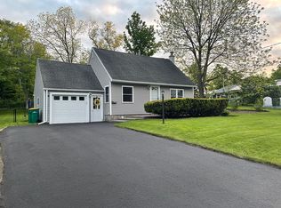 19 Cresthill Dr, Whitesboro, NY 13492
