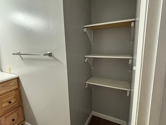 4th image of 415 N 2nd St #34