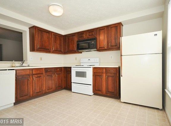 4th image of 1114 Oakwood Ln