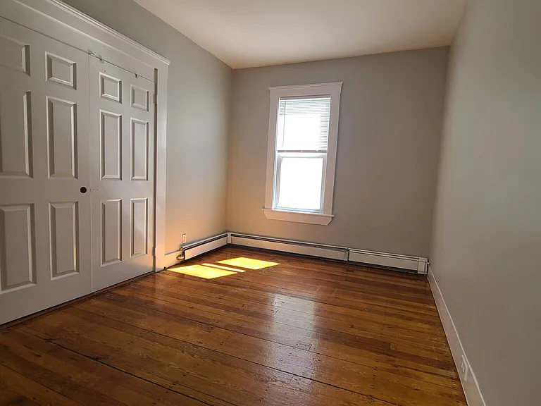 347 W 4th St #3 — Photo 19