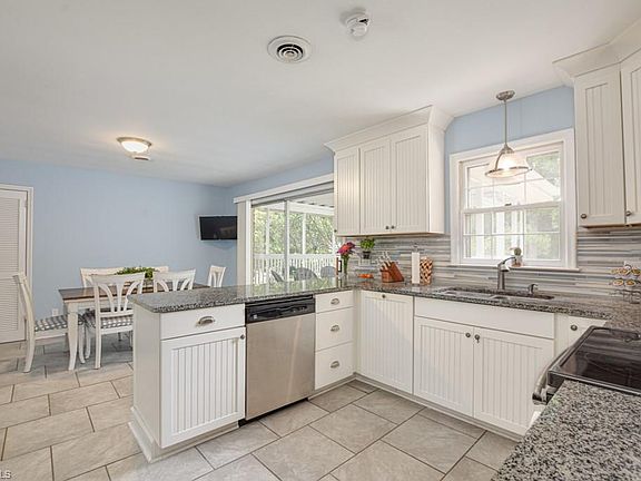 5th image of 2654 Wessex Rd