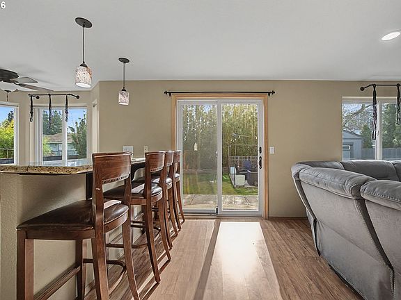 4th image of 620 SE 11th Cir