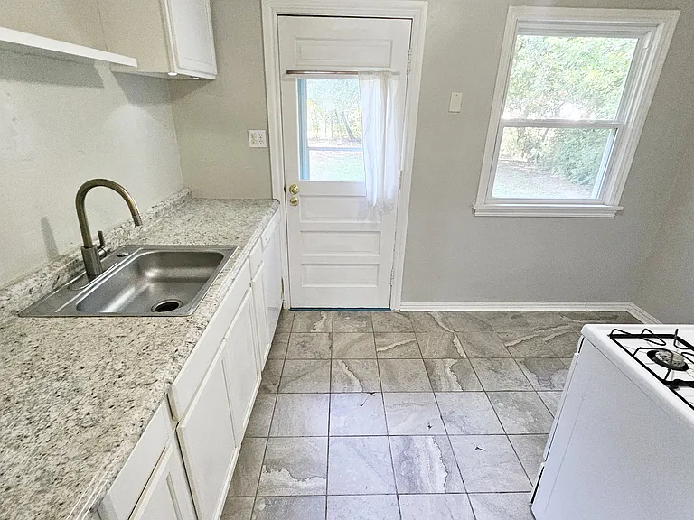 2132 Churchill Pl — Photo 7