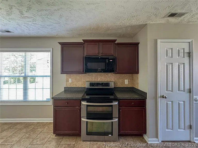 136 Ivystone Dr — Photo 11