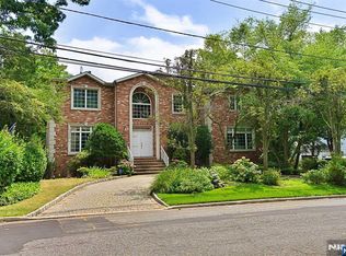 551 Floyd St, Englewood Cliffs, NJ 07632
