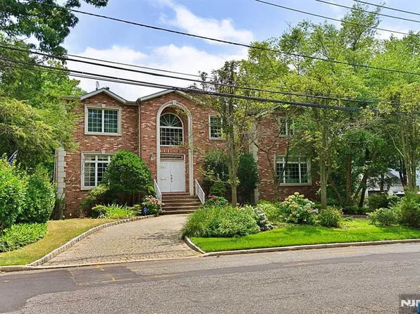 551 Floyd St, Englewood Cliffs, NJ 07632