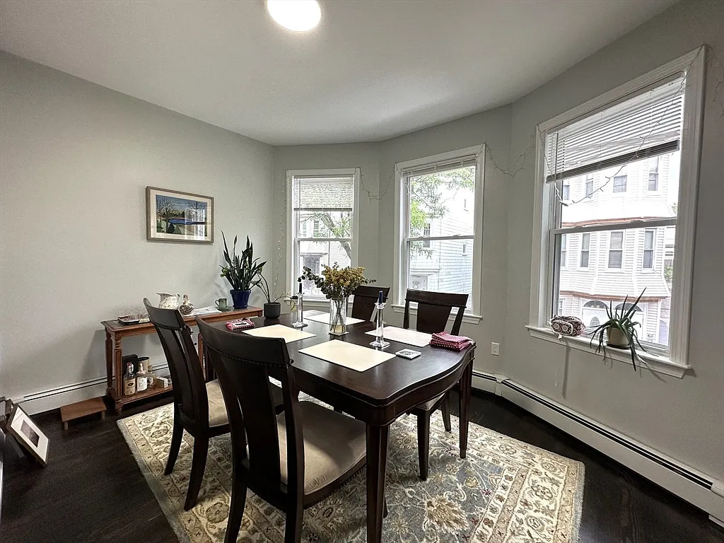 3 bed, 1.0 bath, 1100 sqft, $3,400 — Photo 4