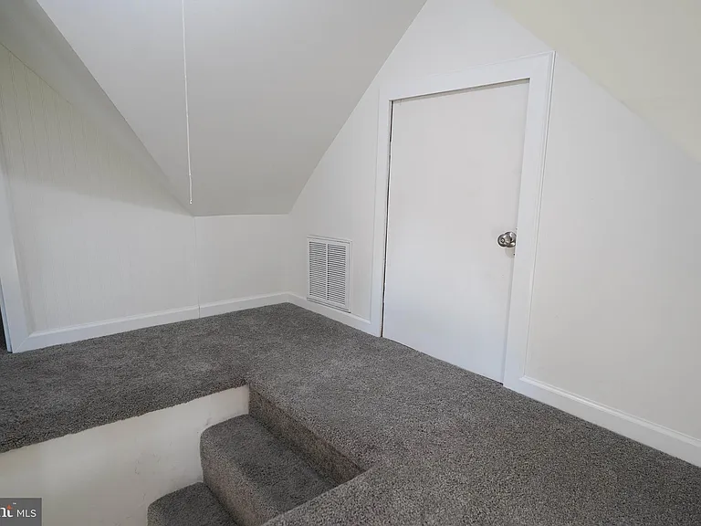 231 Newton St #B — Photo 7