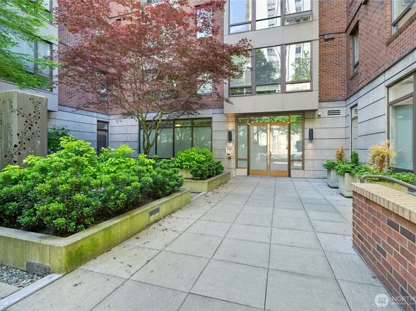 4547 8th Avenue NE, Seattle, WA 98105