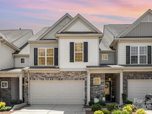 5933 Carrollton Ln, Charlotte, NC 28210