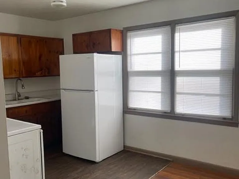 334 Williams St — Photo 3