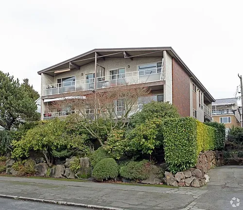 2210 Minor Ave E Photo 1