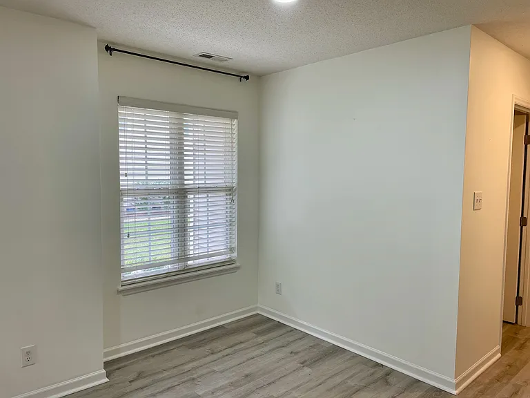 112 Student Pl — Photo 6
