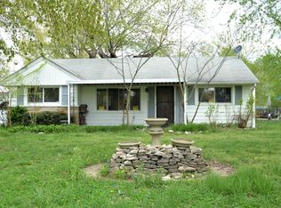 5601 Count Fleet Dr, Louisville, KY 40272