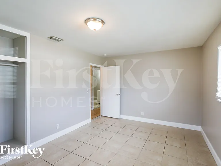 1233 SW 1st Ter — Photo 8