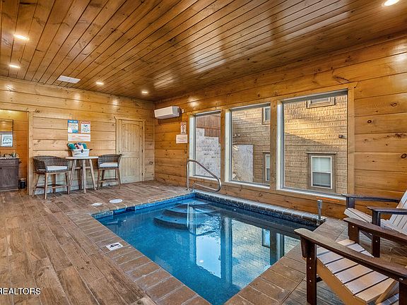 2nd image of 2832 Sequoia Rd