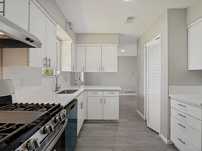 3310 Nashville Ave — Photo 12