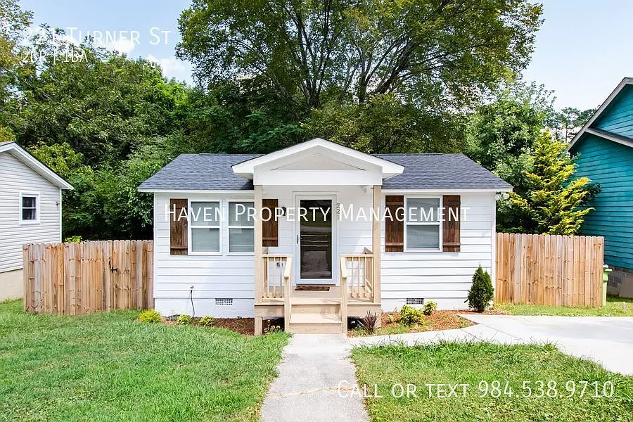 Charming 2BR Bungalow Home Minutes to Downtown Holly Springs! — Photo 1