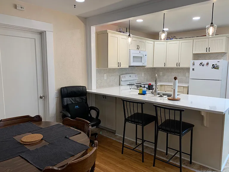 112 NW 8th St #101 — Photo 6