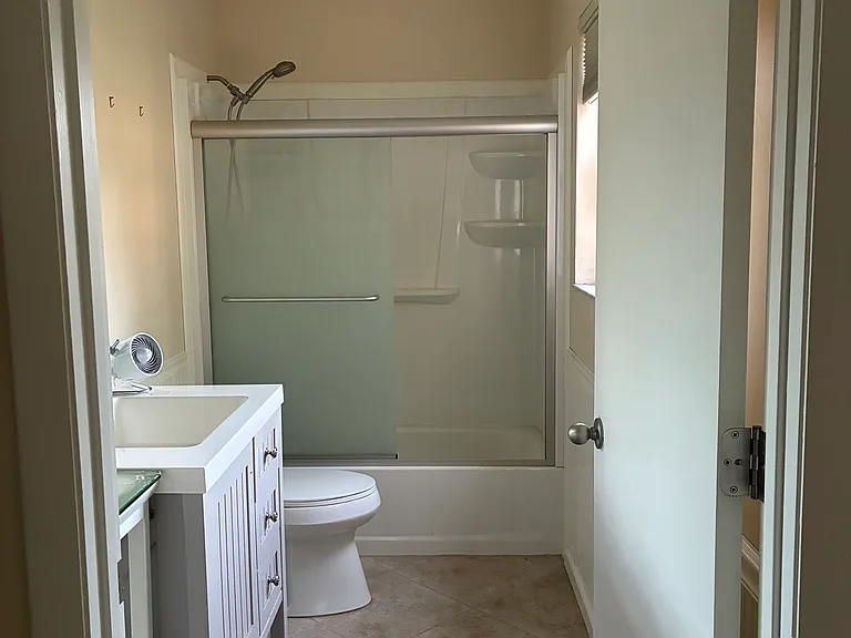 1999 NE Collins Cir #100 — Photo 23
