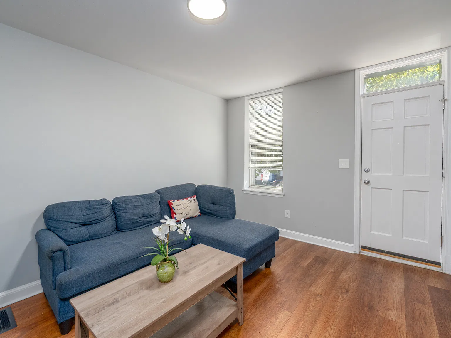 2 bed, 800 sqft, $1,600 — Photo 4