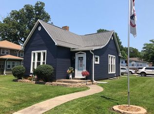 965 10th St, Charleston, IL 61920