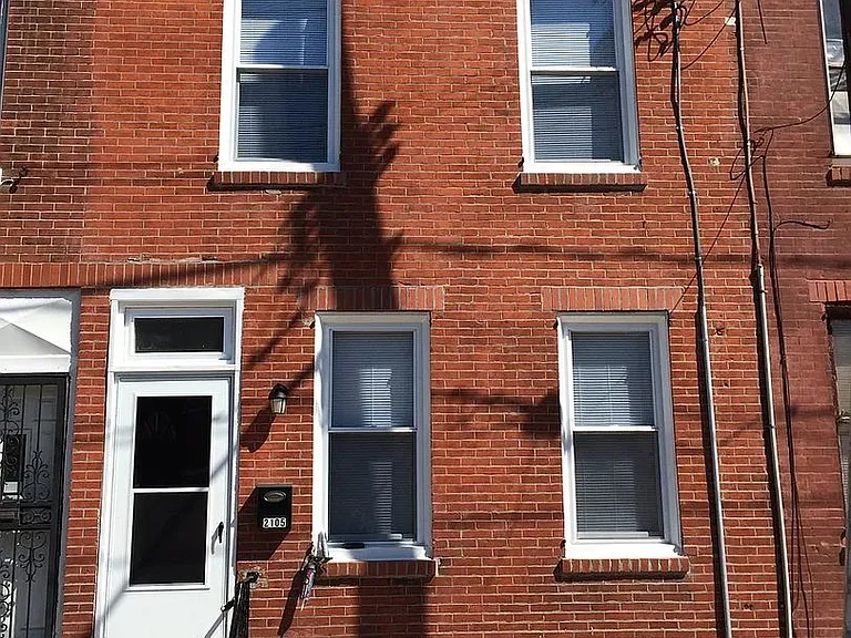 2105A W Seybert St — Photo 2