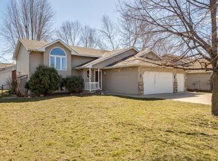 1986 Eastway Ave, Shakopee, MN 55379