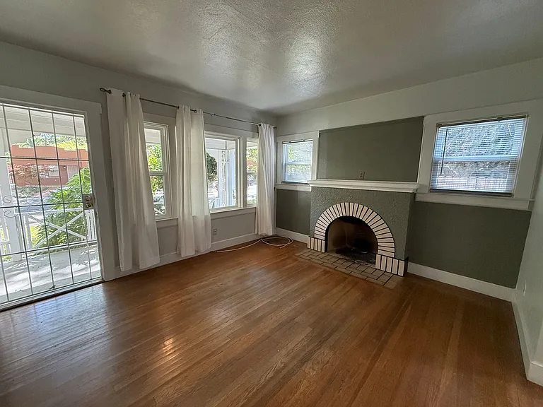 1813 Beverly Way — Photo 6