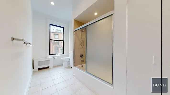 Rented by Bond New York | media 8