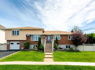 2779 Wynsum Ave, Merrick, NY 11566