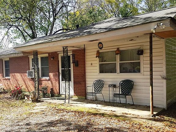 3rd image of 5306 Lyndale Cir